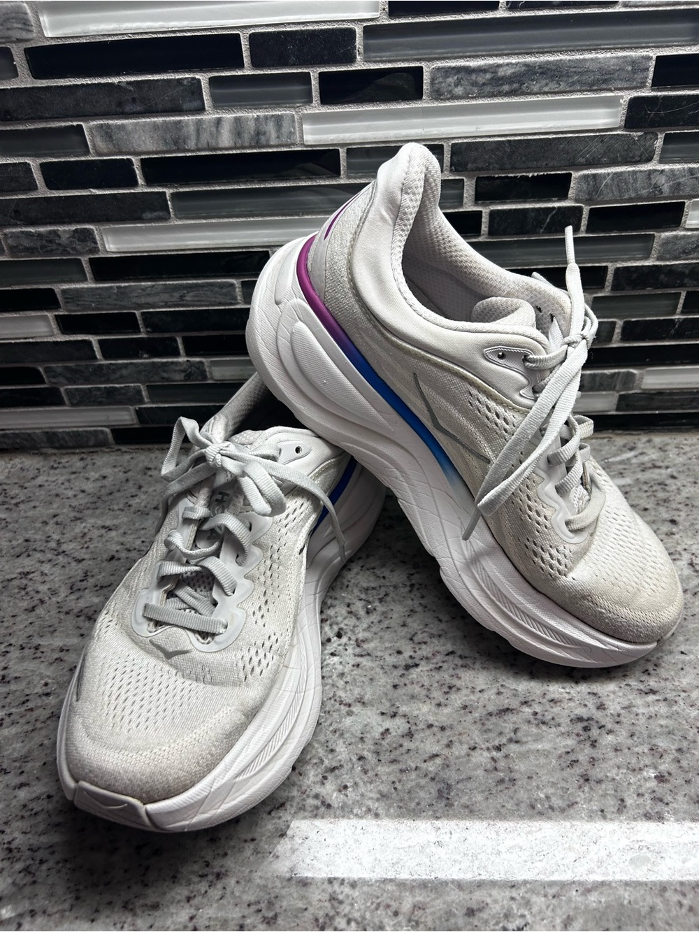 Hoka One One Bondi 9 White Athletic Sneakers w/Blue & Purple size 6.5 wide